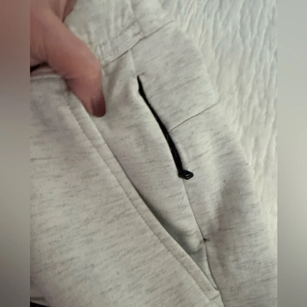 American Eagle Jogger Sweatpants Men’s M  Light Gray Zip Pockets Athletic